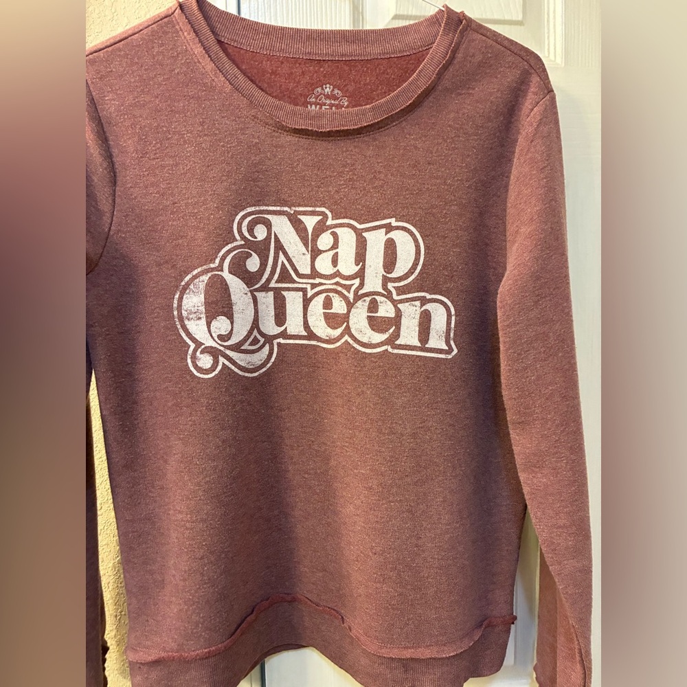 Well Worn Nap Queen Sweatshirt Medium Purple Long Sleeved Grunge